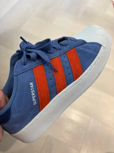 Adidas Superstar francês