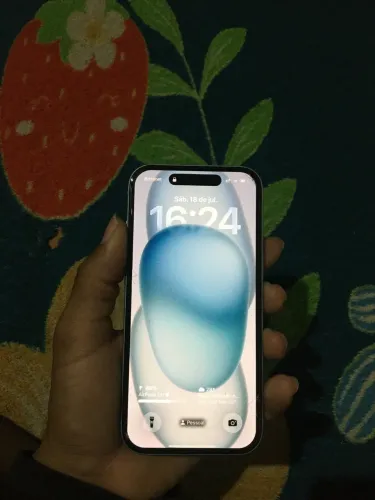 iPhone 15 azul claro