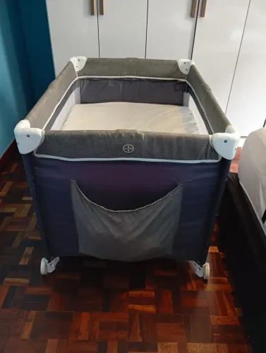BERÇO PORTÁTIL COM COLCHÃO R$250