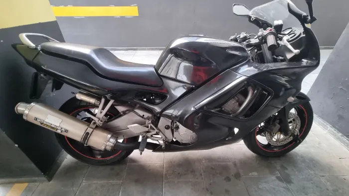 CBR 600F TROCO EM AUDI A3 T* LEIA*