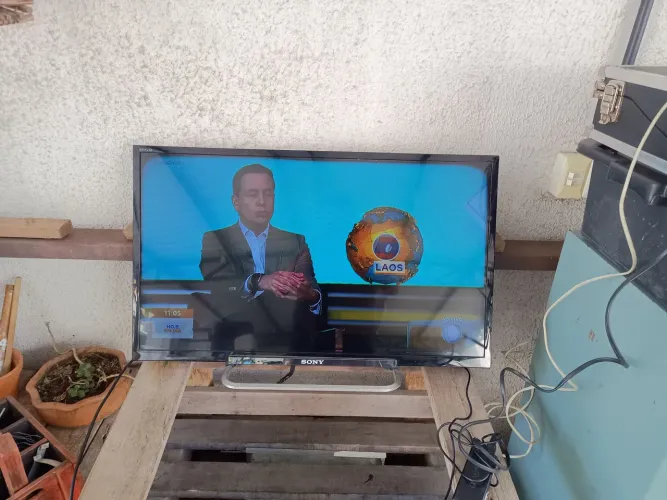 Vendo tv sony bravia 32 polegadas modelo kdl-32R434A, funcionando com algumas listas. Leia