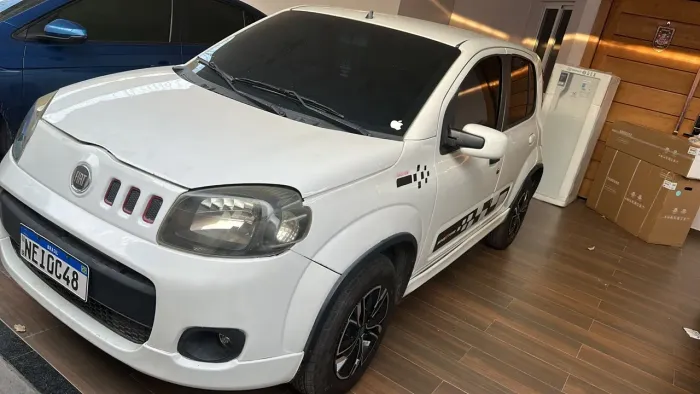 Fiat Uno Sporting 1.4 EVO Fire Flex 8V 4P 2013