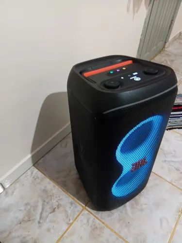 Vende-se caixa de som jbl partybox club 120.