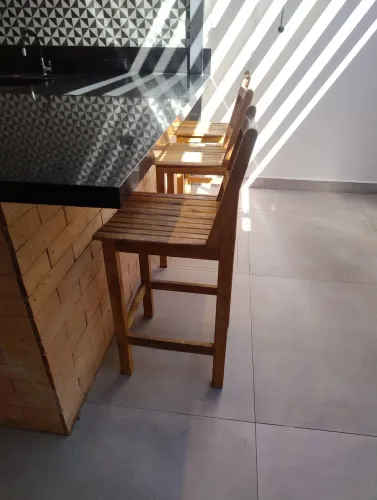Banquetas de madeira