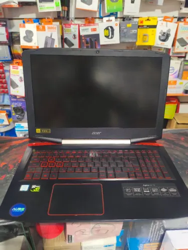 Notebook game 12 GB gtx1050 core i5 bateria viciada e alguma tecla sem pegar
