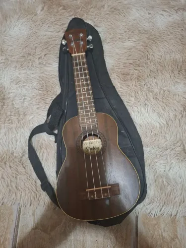 UKULELE SHELBY SU-21R STNT