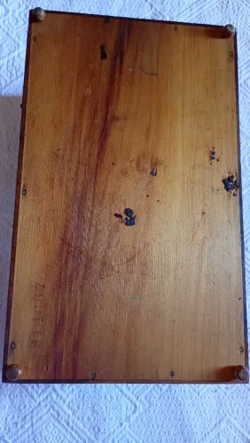 caixa de madeira porta brincos ou jóias ou maquiajens espasosa