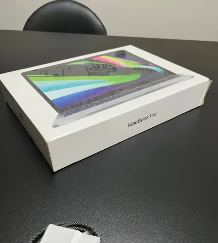 MacBook Pro M2