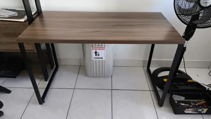 Mesa de escritório Office estilo industrial Nogal / est.preta