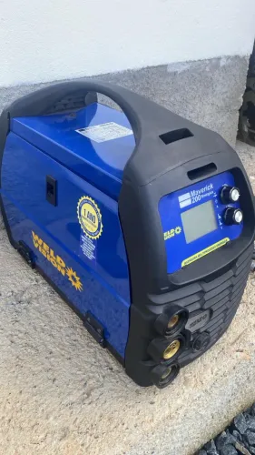 Máquina de solda sinergica multiprocesso