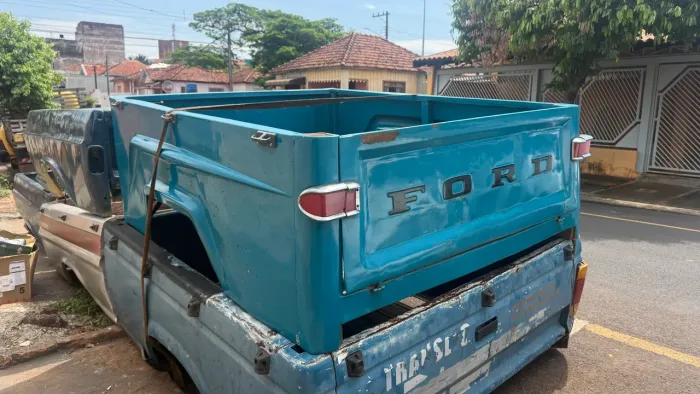 CAÇAMBA F-75 Carroceria inteira parte elétrica ligada