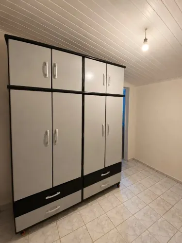 Guarda-Roupa 6 Portas e 4 Gavetas em Ótimo Estado