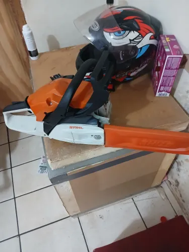 Motosserra Stihl 162 muito bem conservada pouco usada único dono só pegar ir trabalhar