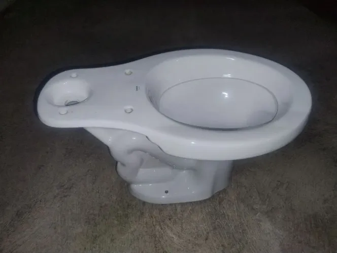 Bacia sanitária em ótimas condições pra sair hoje