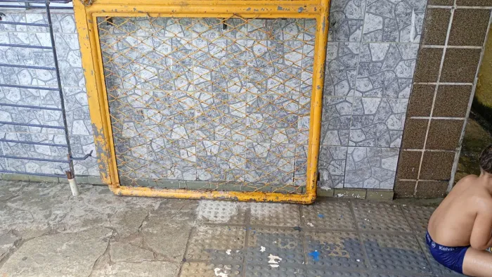 Um grade de 2M de 1.30 de tela muito bom serve pra fixo ou portao