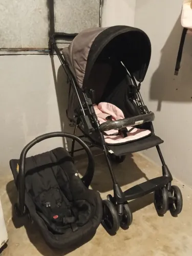 Carrinho e bebê conforto