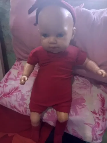 Vendo esta boneca em ótimo estado de conservação não faço entrega