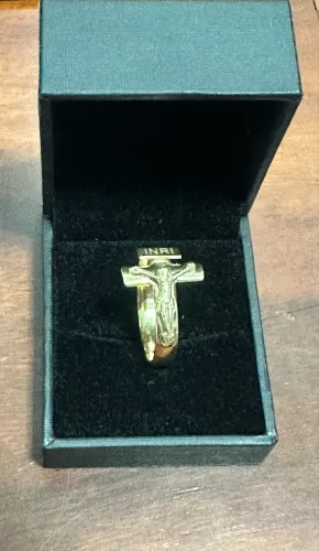 Anel - Jesus Cristo - Ouro 18 K- ouro 750