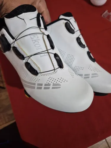 Sapatilha para speed com tacos shimano