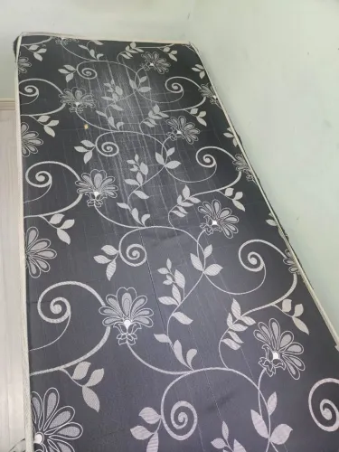 Vendo Cama box de solteiro