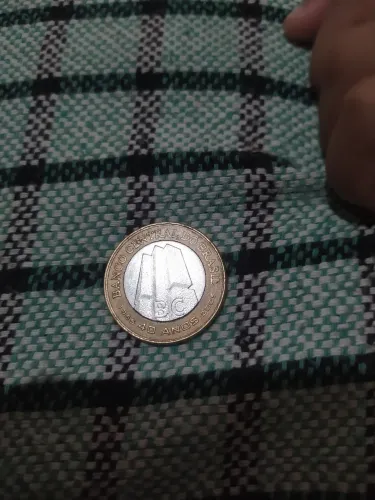 Vende-se moeda