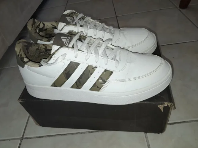 Tênis Adidas 43