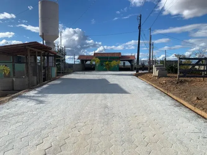 Chácara de 5.000 m², condomínio fechado, terra fértil e de fácil acesso. Jaboticatubas.