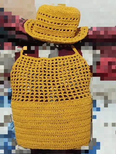 Blusa e chapéu de crochê