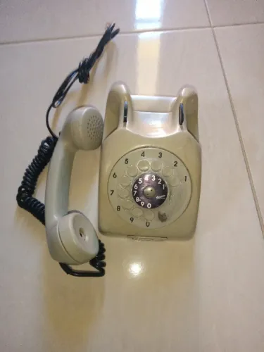 Antiguidade telefone pra colecionador.
