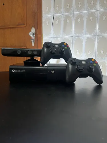 Xbox 360 slim | kinect | 2 controles + jogos