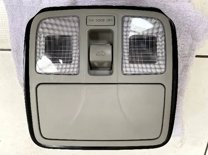 Luz Teto Console Porta Óculos Hyundai Ix35 Com Teto Solar Original