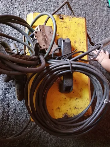 Máquina de solda 250 reais falta só ajeitar os cabos 