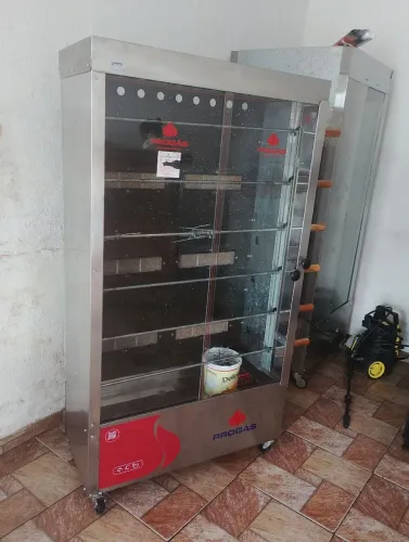 Máquina de assar frango