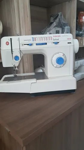 Máquina de costura singer facilita pro