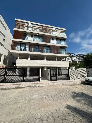 Apartamento Térreo com Quintal à Venda em Mariscal, Bombinhas SC | 2 Dormitórios