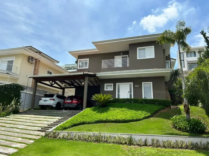 Casa no condomínio Golf Village para venda com 4 quartos, sendo 4 suítes, 328m²