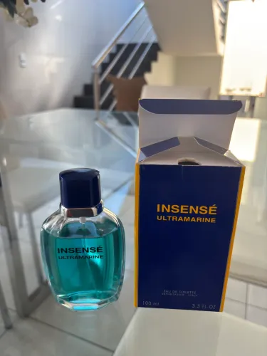 Insensé Ultramarine Givenchy 