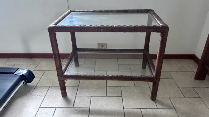 Mesa com tampo de vidro rattam