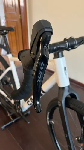 Caloi Arenita Gravel 2x10 Shimano GRX - Quadro Boost e Garfo de Carbono