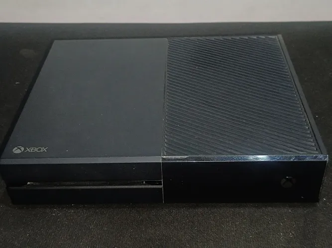Xbox One Fat 2018 (sem controle) + 3 Jogos originais