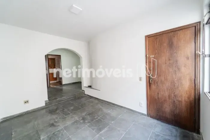 Apartamento de 03 quartos com suíte, proximo à PUC, em prédio individual.