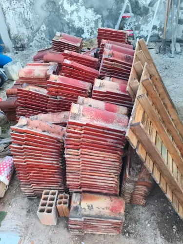 Doa-se telhas de barro