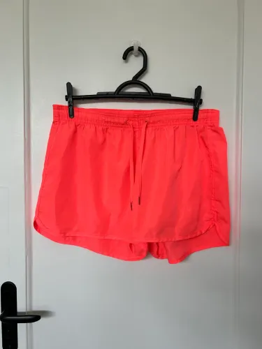 Short neon laranja 
