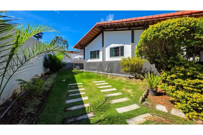 Casa à venda no SMLN MI 09 - 4 Quartos, Vista para o Lago e Lazer Completo