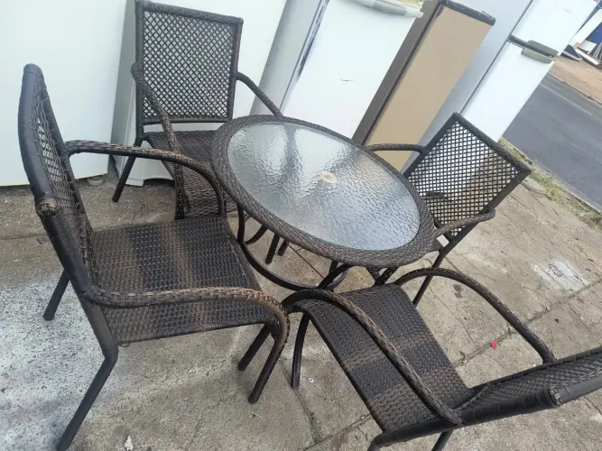 Mesa de fibra 4 cadeiras 