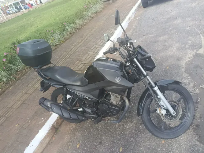 Vendo moto uso pessoal.......ótimo estado...estou usando para ida ao trabalho.....apenas