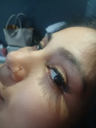 Venha ficar bonito , fazendo cílios tufinho,