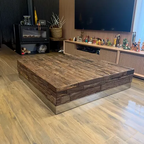 Mesa de Centro Artefacto 130x130cm - Madeira Rústica e Base Espelhada