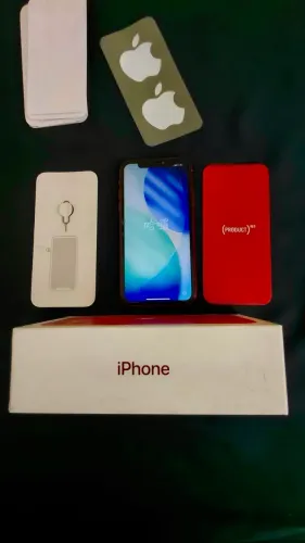 Celular IPhone: 11 vermelho, 256 Gb super conversado 