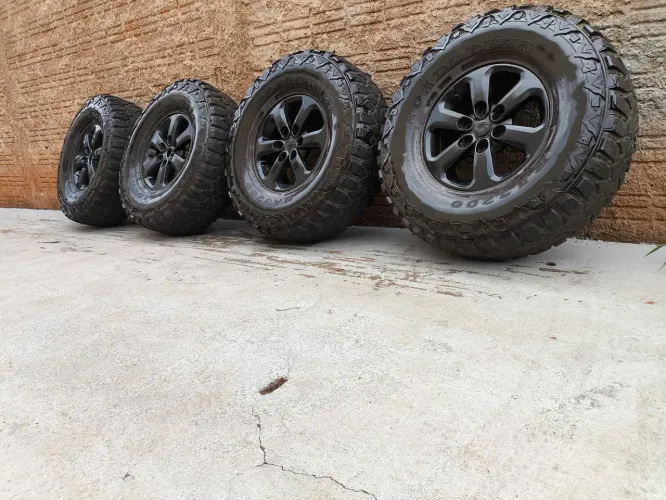 Jogo de rodas originais Triton R16, com pneus roadcruzer 315/75